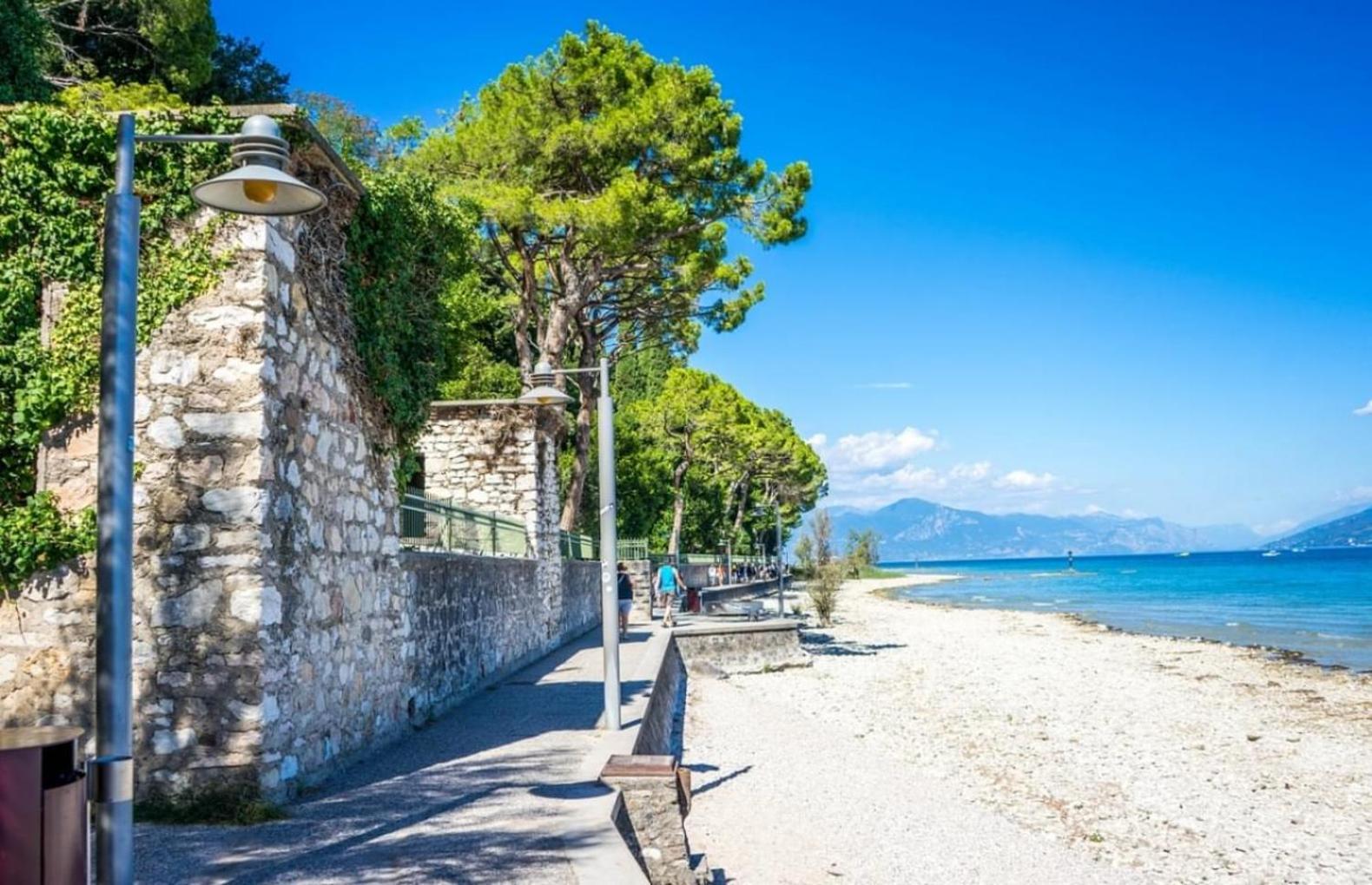 Artemide Apartment - A Soli 150M Dal Lago Di Garda Sirmione Buitenkant foto