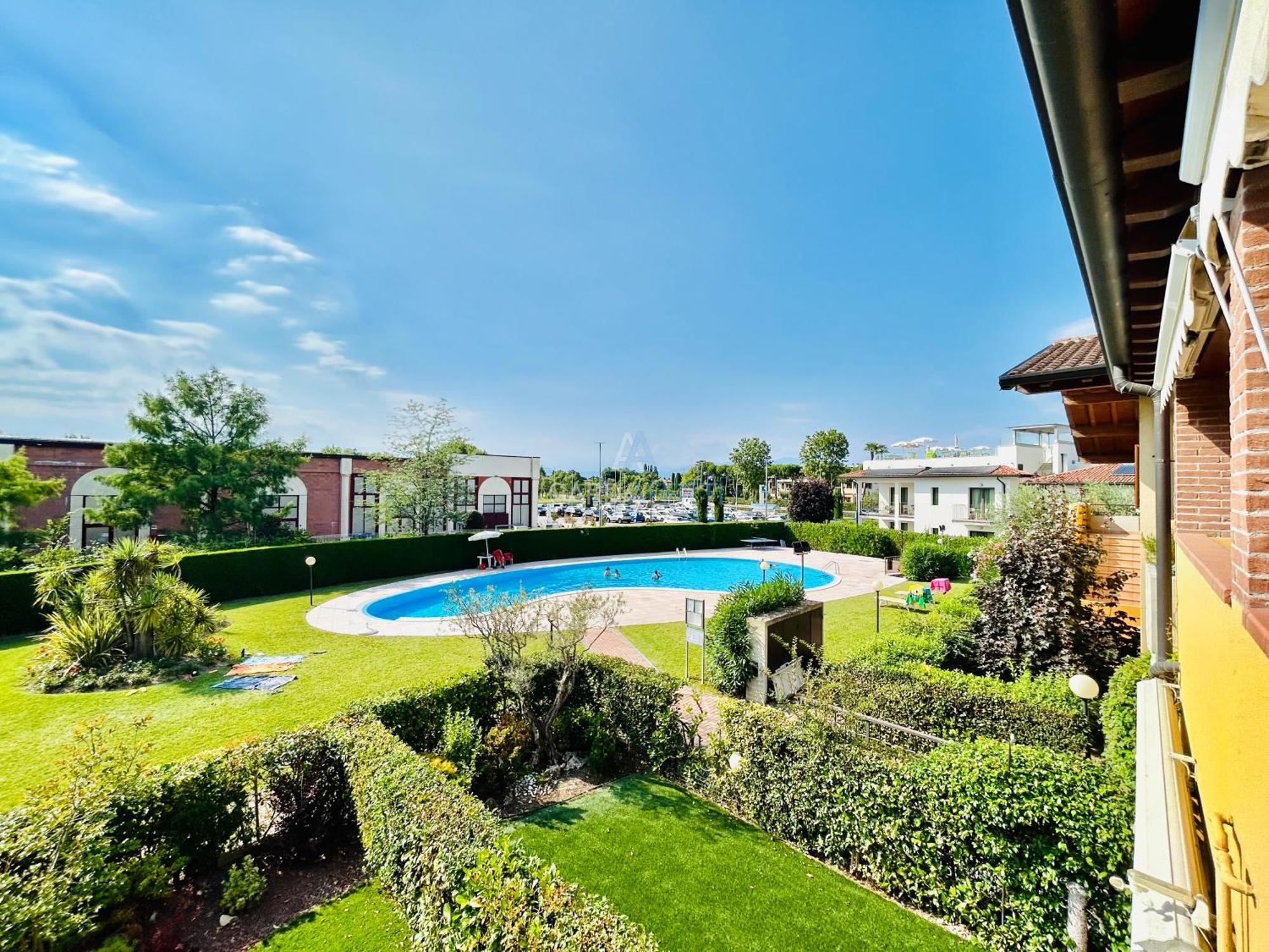 Artemide Apartment - A Soli 150M Dal Lago Di Garda Sirmione Buitenkant foto