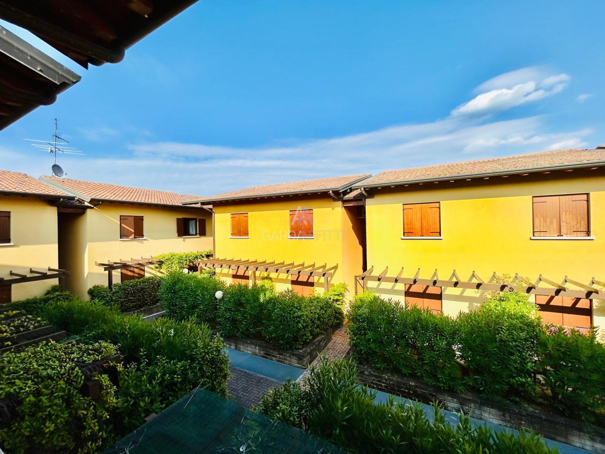 Artemide Apartment - A Soli 150M Dal Lago Di Garda Sirmione Buitenkant foto