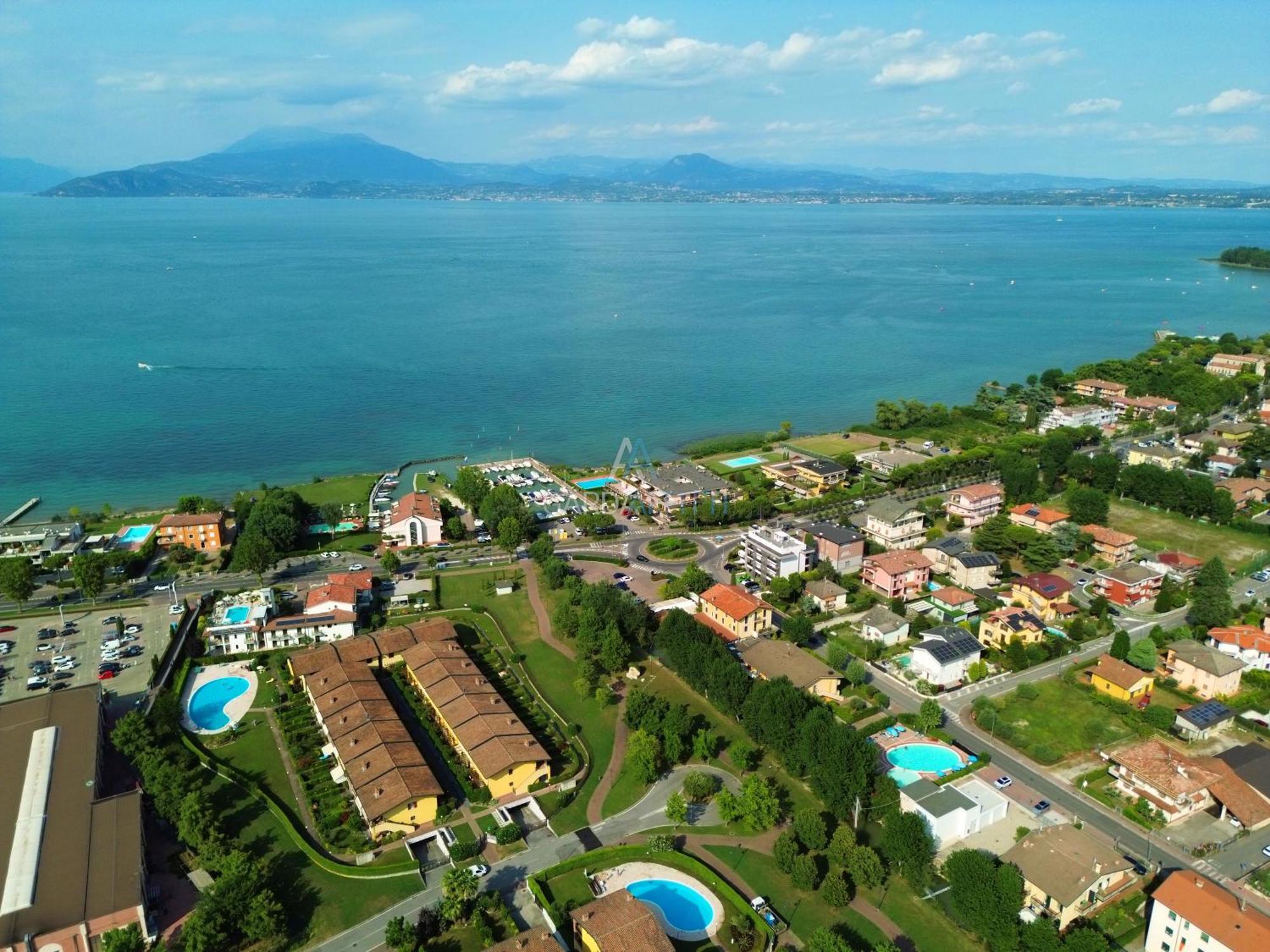 Artemide Apartment - A Soli 150M Dal Lago Di Garda Sirmione Buitenkant foto